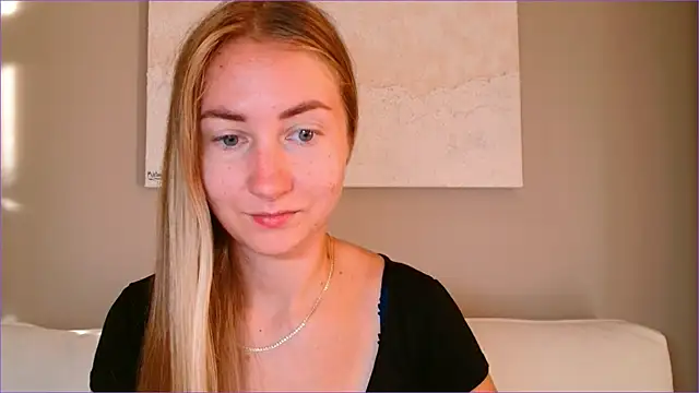 Snapshot of BluueSilk chatting on 10-20-25, 06:25 BluueSilk online show from 10-20-25, 06:25