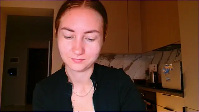 Snapshot of BluueSilk chatting on 10-25-25, 05:48 BluueSilk online show from 10-25-25, 05:48