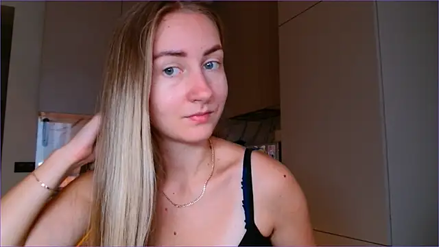 Snapshot of BluueSilk chatting on 10-30-25, 07:32 BluueSilk online show from 10-30-25, 07:32