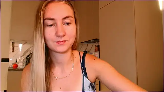 Snapshot of BluueSilk chatting on 10-31-25, 06:14 BluueSilk online show from 10-31-25, 06:14