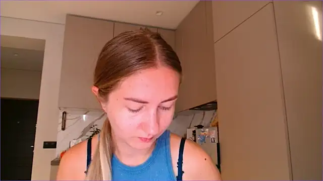 Snapshot of BluueSilk chatting on 11-03-25, 06:36 BluueSilk online show from 11-03-25, 06:36