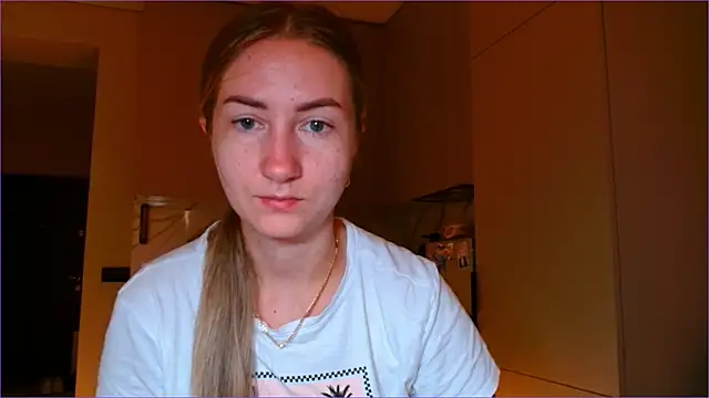 Snapshot of BluueSilk chatting on 11-06-25, 05:41 BluueSilk online show from 11-06-25, 05:41