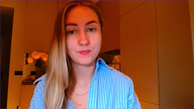 Snapshot of BluueSilk chatting on 11-13-25, 06:12 BluueSilk online show from 11-13-25, 06:12