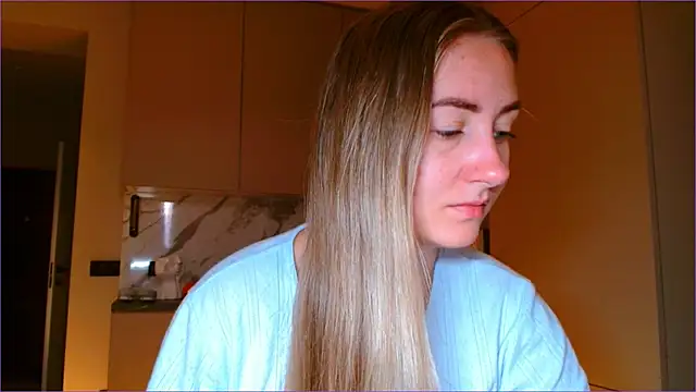 Snapshot of BluueSilk chatting on 11-18-25, 06:18 BluueSilk online show from 11-18-25, 06:18