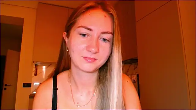 Snapshot of BluueSilk chatting on 11-19-25, 06:02 BluueSilk online show from 11-19-25, 06:02