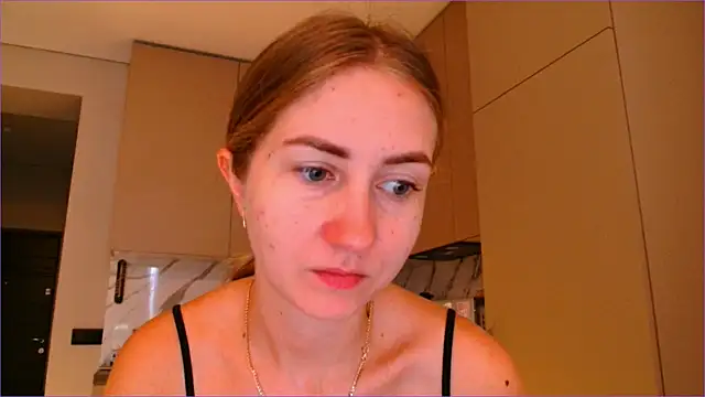 Snapshot of BluueSilk chatting on 11-24-25, 08:14 BluueSilk online show from 11-24-25, 08:14