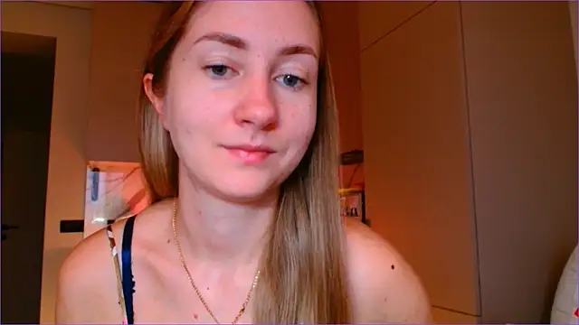 Snapshot of BluueSilk chatting on 12-04-25, 06:55 BluueSilk online show from 12-04-25, 06:55