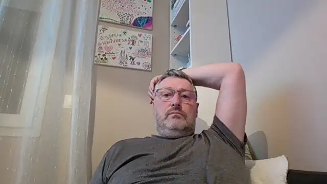 doudou310 online show from 04-01-26, 04:46