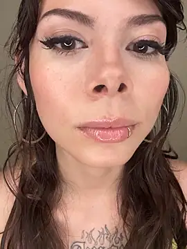 Isalove99 online show from 03-10-26, 04:01