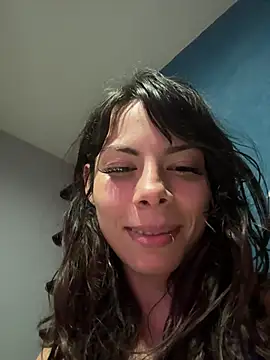 Snapshot of Isalove99 chatting on 05-02-26, 02:49 Isalove99 online show from 05-02-26, 02:49