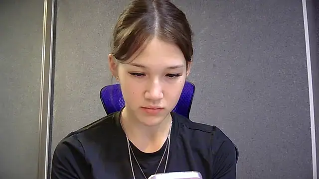 Snapshot of lilXdomiii chatting on 05-17-26, 11:39 lilXdomiii online show from 05-17-26, 11:39