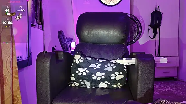 Snapshot of ReyKen- chatting on 03-05-26, 02:18 ReyKen- online show from 03-05-26, 02:18