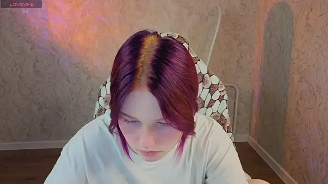 Julia Anis online show from 04-26-26, 01:03