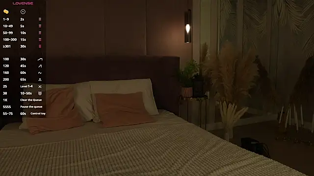 Snapshot of VivanWestwood chatting on 05-13-26, 05:10 VivanWestwood online show from 05-13-26, 05:10