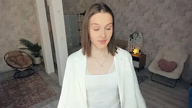 LianneBynon online show from 04-13-26, 08:53