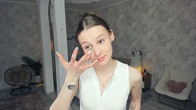 LianneBynon online show from 04-25-26, 02:14