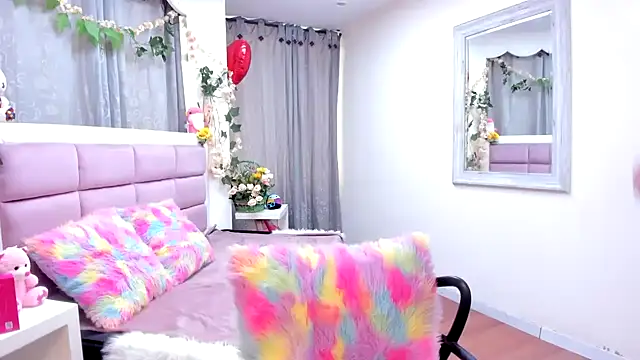 Snapshot of Keiry_Paloma chatting on 02-21-26, 01:45 Keiry Paloma online show from 02-21-26, 01:45