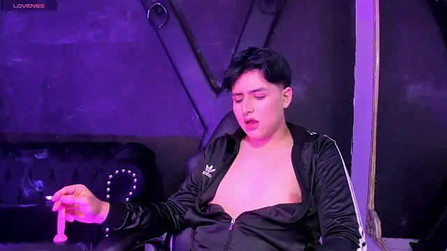 noahWolff  online show from 02-05-26, 05:12