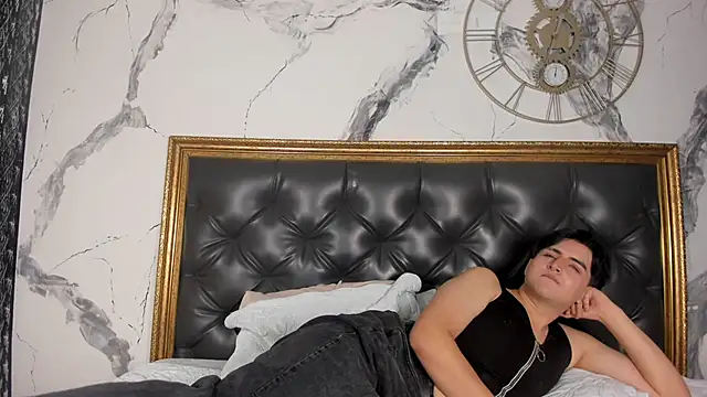 noahWolff  online show from 02-13-26, 05:03