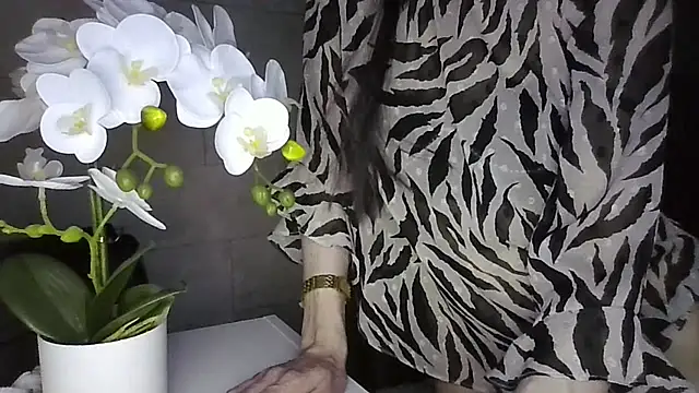 JuliaLovely online show from 04-18-26, 07:07