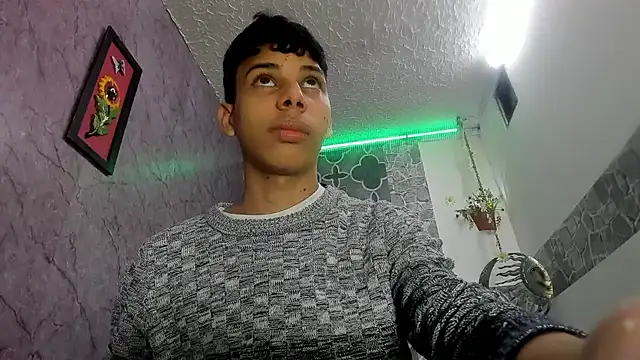 Snapshot of sexyboys_cutexx18 chatting on 02-01-26, 09:13 sexyboys cutexx18 online show from 02-01-26, 09:13