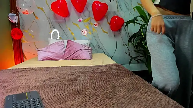 Amanda Rossi online show from 02-15-26, 03:42