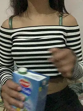 Snapshot of Nour-Lina chatting on 03-05-26, 01:40 Nour-Lina online show from 03-05-26, 01:40