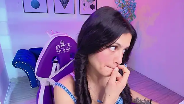 Maddie T18 online show from 04-28-26, 11:15