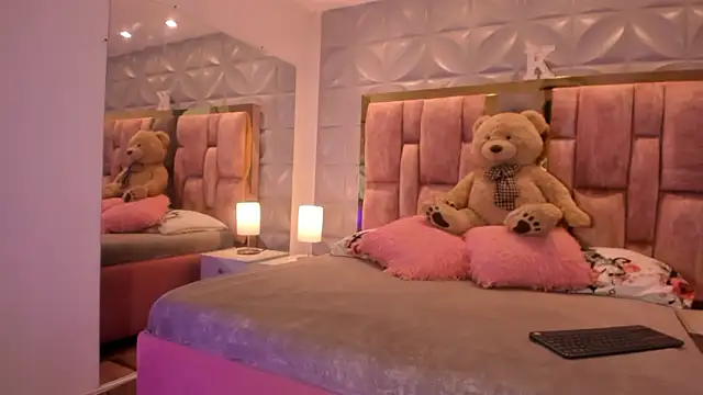 Paris Velvet online show from 02-11-26, 09:53