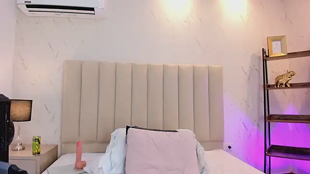 ViolettaRousee  online show from 06-11-26, 12:32