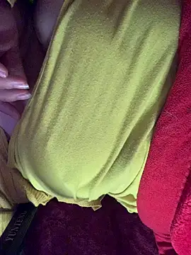 Snapshot of Star-sweet01 chatting on 03-10-26, 04:06 Star-sweet01 online show from 03-10-26, 04:06