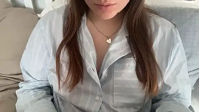 Lucyschickt online show from 04-06-26, 06:47