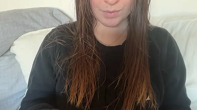 Lucyschickt online show from 04-22-26, 05:25