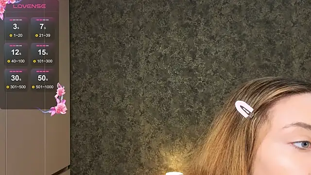 AuraM00n online show from 04-19-26, 10:01