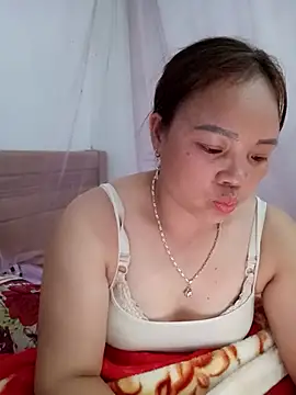 Snapshot of neyney110 chatting on 03-12-26, 10:43 neyney110 online show from 03-12-26, 10:43