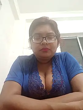 Snapshot of Elie_Hallway chatting on 02-15-26, 09:00 Elie Hallway online show from 02-15-26, 09:00