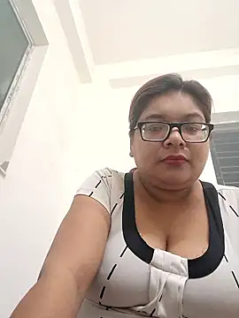 Elie Hallway online show from 04-28-26, 06:24