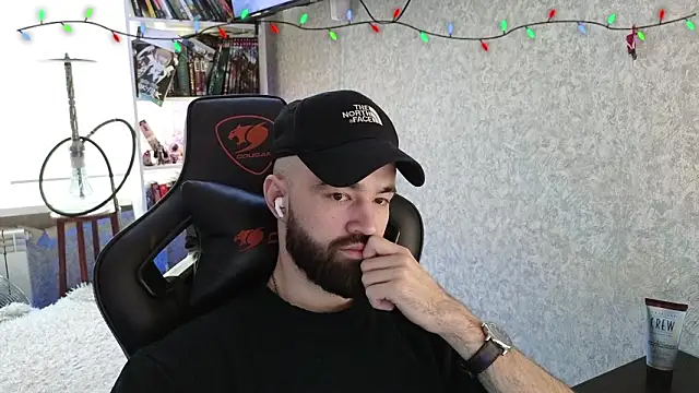 Snapshot of _Mostly_ chatting on 02-04-26, 01:06 Mostly online show from 02-04-26, 01:06