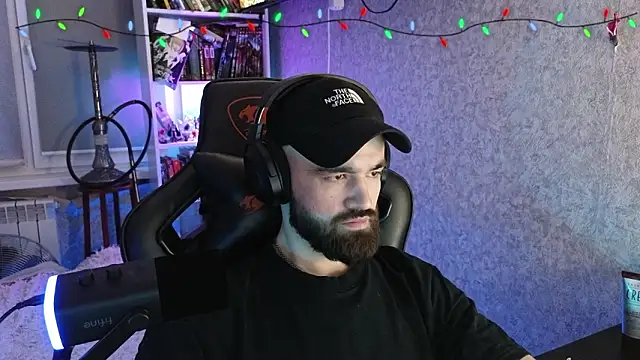 Snapshot of _Mostly_ chatting on 02-05-26, 01:10 Mostly online show from 02-05-26, 01:10