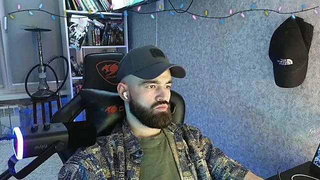 Snapshot of _Mostly_ chatting on 02-08-26, 04:21 Mostly online show from 02-08-26, 04:21