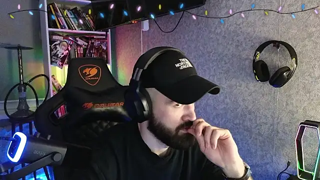 Snapshot of _Mostly_ chatting on 02-12-26, 06:25 Mostly online show from 02-12-26, 06:25