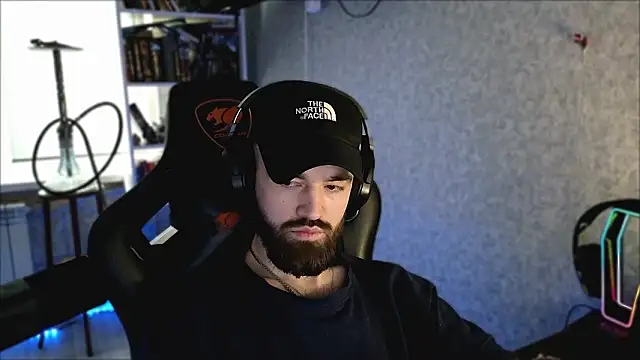 Snapshot of _Mostly_ chatting on 03-01-26, 01:13 Mostly online show from 03-01-26, 01:13