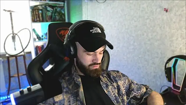 Snapshot of _Mostly_ chatting on 03-03-26, 08:20 Mostly online show from 03-03-26, 08:20