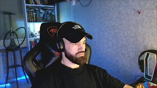 Snapshot of _Mostly_ chatting on 03-03-26, 09:53 Mostly online show from 03-03-26, 09:53