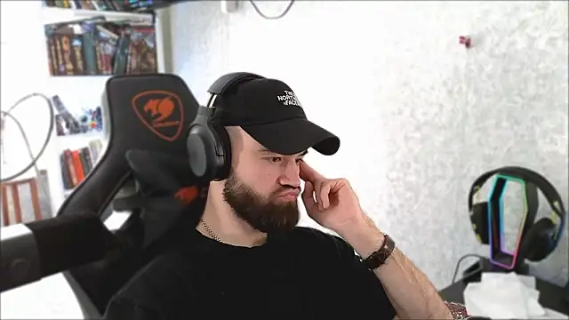 Snapshot of _Mostly_ chatting on 03-04-26, 09:59 Mostly online show from 03-04-26, 09:59