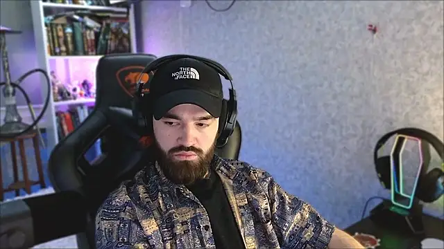 Snapshot of _Mostly_ chatting on 03-05-26, 01:34 Mostly online show from 03-05-26, 01:34