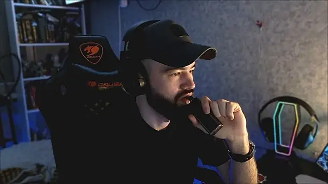 Snapshot of _Mostly_ chatting on 03-06-26, 03:03 Mostly online show from 03-06-26, 03:03