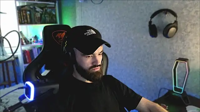 Snapshot of _Mostly_ chatting on 03-06-26, 03:08 Mostly online show from 03-06-26, 03:08