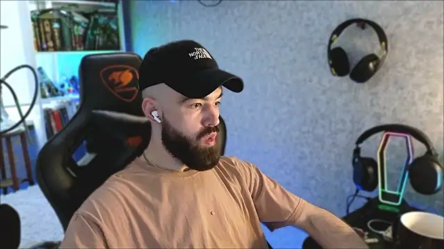 Snapshot of _Mostly_ chatting on 03-07-26, 04:42 Mostly online show from 03-07-26, 04:42