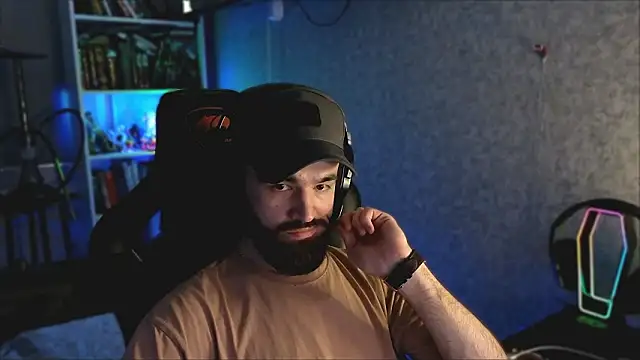 Snapshot of _Mostly_ chatting on 03-07-26, 04:48 Mostly online show from 03-07-26, 04:48